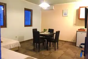 Apartments Lola, Lepetane