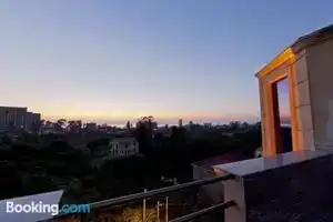 Orange Hotel, Gonio