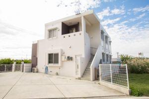 Nabee Beach House, Onna