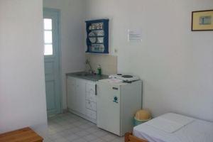 Willy's Studios, Perissa