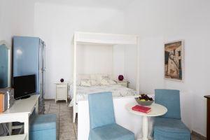 Nonis Apartments, Pirgos