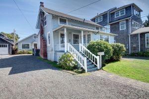Hydrangea and Forget Me Not 3 Br Home by RedAwning Apartments, Seaside