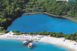 Apartment Zeus with Private Pool and Sea View, Nisakion