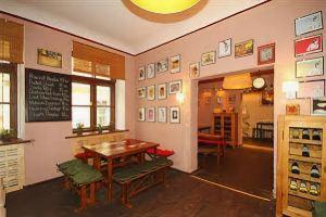 RED ROOFS HOSTEL, Riga