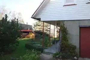 Ida Majutus, Kuressaare