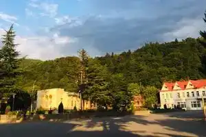 Orion Hotel, Oni