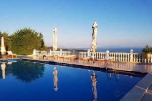 Nona's Boutique, Dhermi