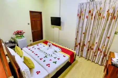 Gold Yadanar - 9