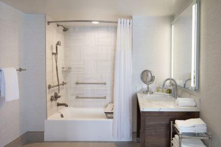 Hilton - 61