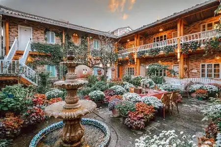 GUANXIN · Half a Mile | Monet Garden Inn Monet Garden - 3