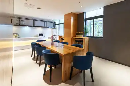 IU Guangzhou Tianhe East Sports Center Subway Station Branch - 9