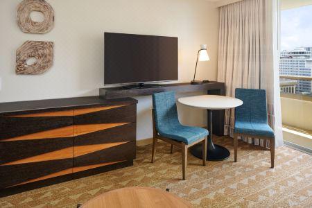 Embassy Suites by Hilton Waikiki Beach Walk - 2
