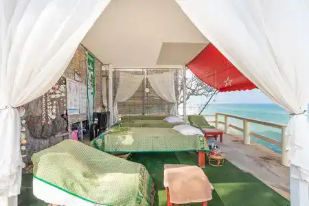 Chom View - 10