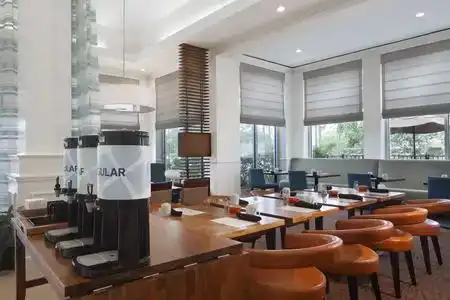 Hilton Garden Inn Jacksonville JTB/Deerwood Park - 4