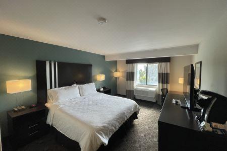 Holiday Inn Express & Suites CARLSBAD BEACH by IHG - 10