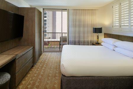 Embassy Suites by Hilton Waikiki Beach Walk - 63