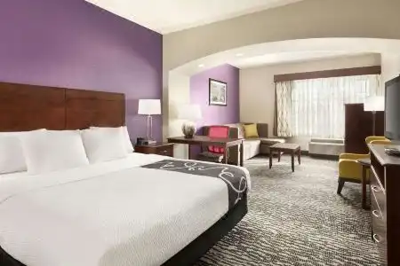 La Quinta Inn & Suites by Wyndham Fresno Northwest - 4