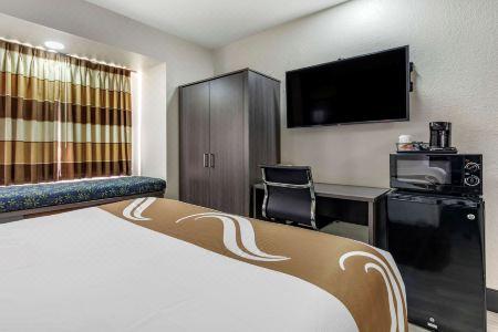 Quality Inn & Suites Longview I-20 - 29