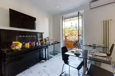Little Rhome Suites - 4