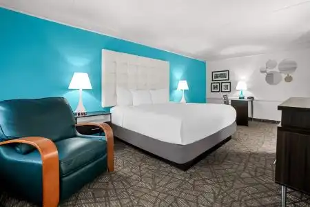 Howard Johnson by Wyndham Columbus Fort Moore - 7