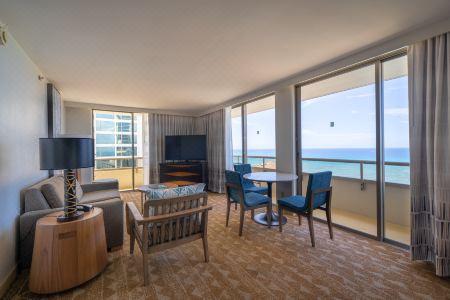 Embassy Suites by Hilton Waikiki Beach Walk - 38