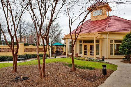 La Quinta Inn & Suites by Wyndham Greenville Haywood - 1