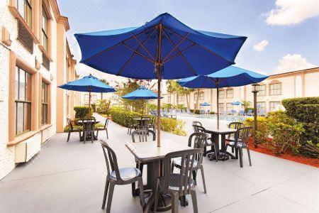 La Quinta Inn by Wyndham Orlando International Drive North - 9