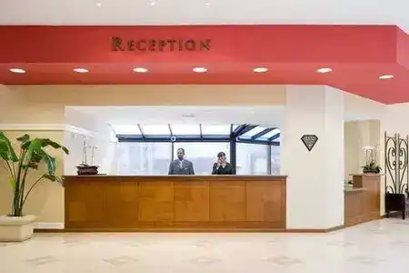DoubleTree by Hilton - 4