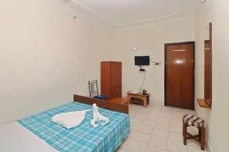 Super OYO Collection O Ketan Regency Near Acropolis Mall