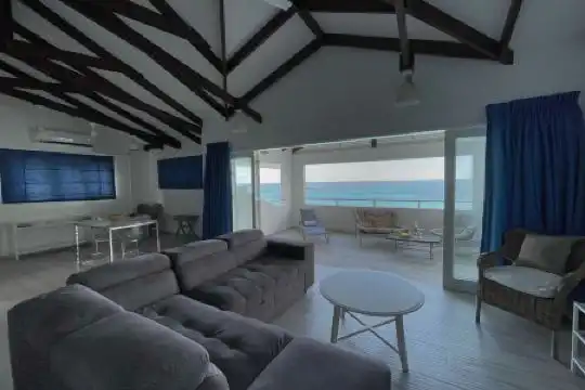 VallonEnd Beachfront Villa with Excellent View - 13