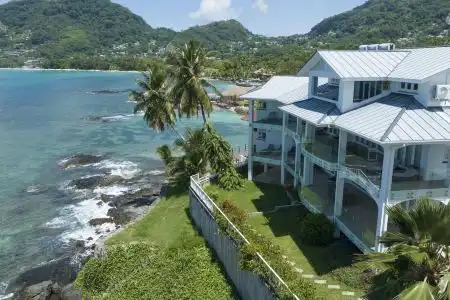 VallonEnd Beachfront Villa with Excellent View - 3