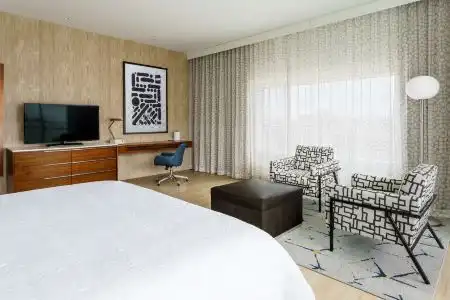 Hampton Inn & Suites by Hilton - 37