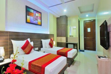 Sky Rich International -Near to Famous Karol Bagh Market & Metro Station - 8