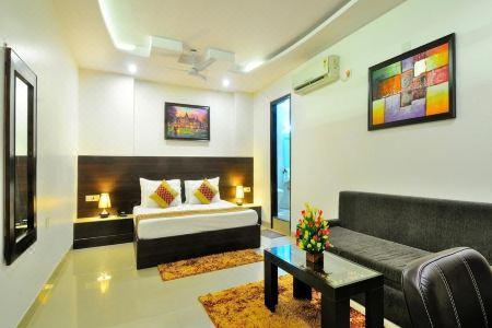 Sky Rich International -Near to Famous Karol Bagh Market & Metro Station - 0