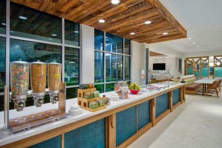 Fairfield Inn & Suites Orlando at Flamingo Crossings® Town Center - 9