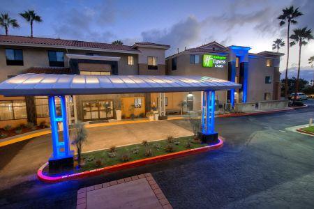 Holiday Inn Express & Suites CARLSBAD BEACH by IHG - 1