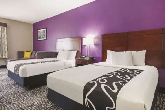 La Quinta Inn & Suites by Wyndham Fresno Northwest - 18