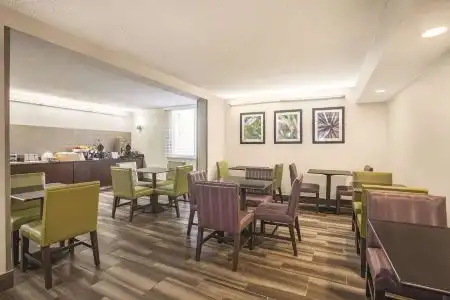 La Quinta Inn & Suites by Wyndham Fort Lauderdale Tamarac - 8