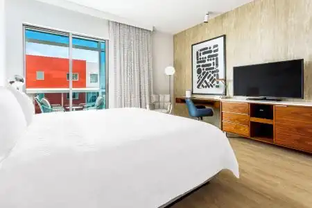 Hampton Inn & Suites by Hilton - 17