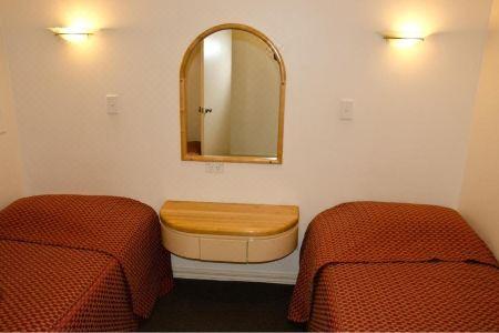 Beachfront Motel - 18