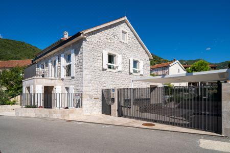 Villa Lastva is a Five Star Seafront Luxury Villa with Privite Pool - 45