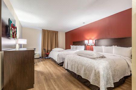 Red Roof Plus+ & Suites Houston - IAH Airport SW - 9