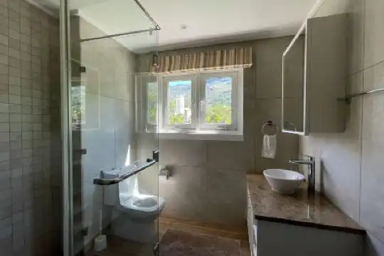 VallonEnd Beachfront Villa with Excellent View - 24