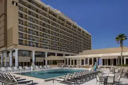 DoubleTree by Hilton Jacksonville Riverfront - 4