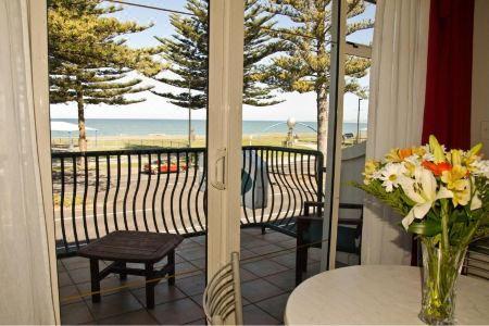 Beachfront Motel - 4