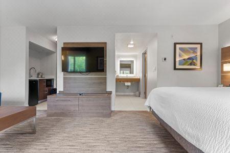 Holiday Inn Express & Suites SURREY by IHG - 55