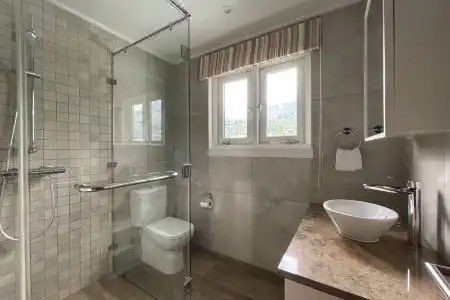 VallonEnd Beachfront Villa with Excellent View - 10