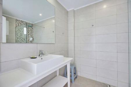 Lagoon Luxury Suites - 32