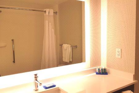 Holiday Inn Express & Suites SURREY by IHG - 41