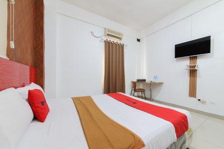 RedDoorz Plus near Cilandak Town Square 2 - 7